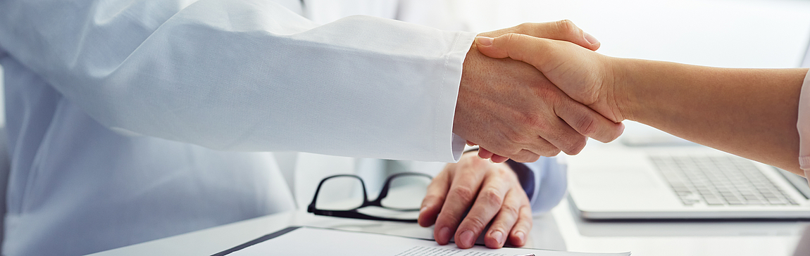 Patient beim Entlassgespräch